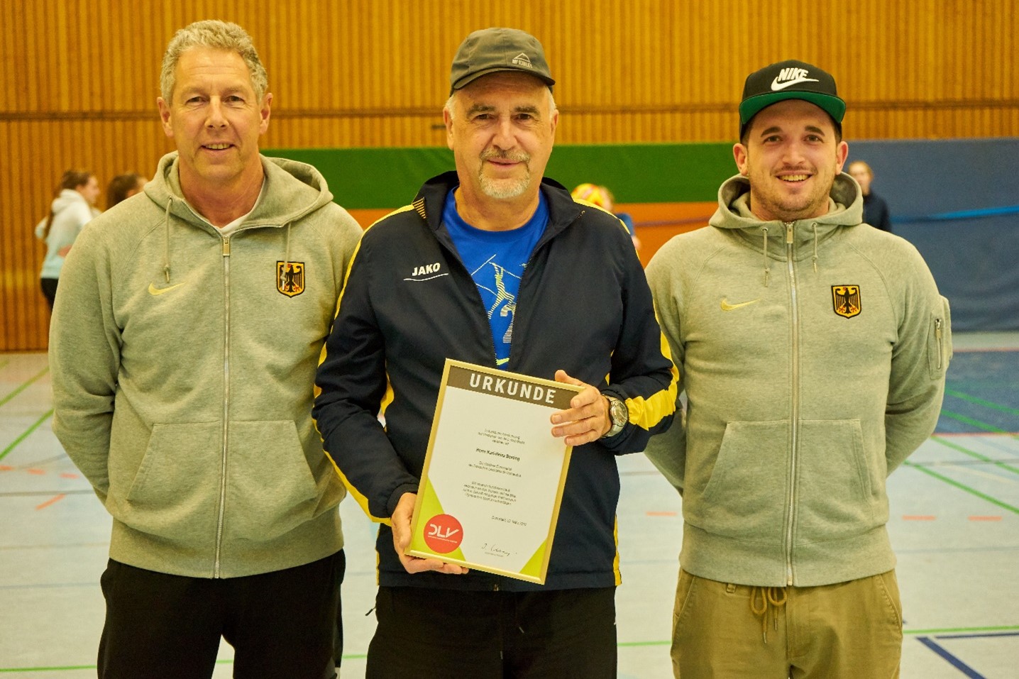 Karl-Heinz Besting (Mitte) mit Trainern Dieter Rotter (links) und Michael Kluge (rechts)